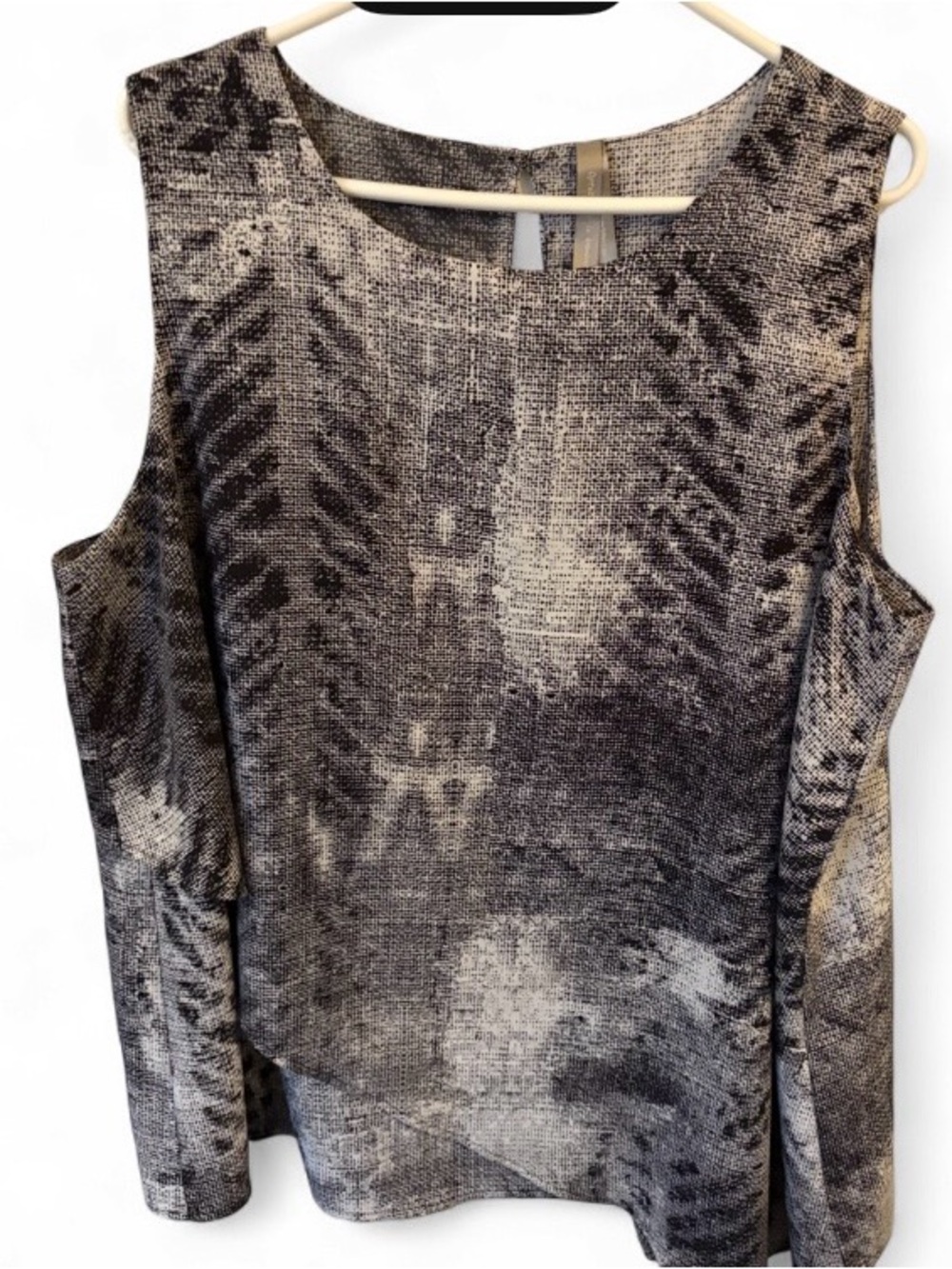 Pennington Sleeveless Cold-Shoulder Tank Top - Grey & Black Abstract Print